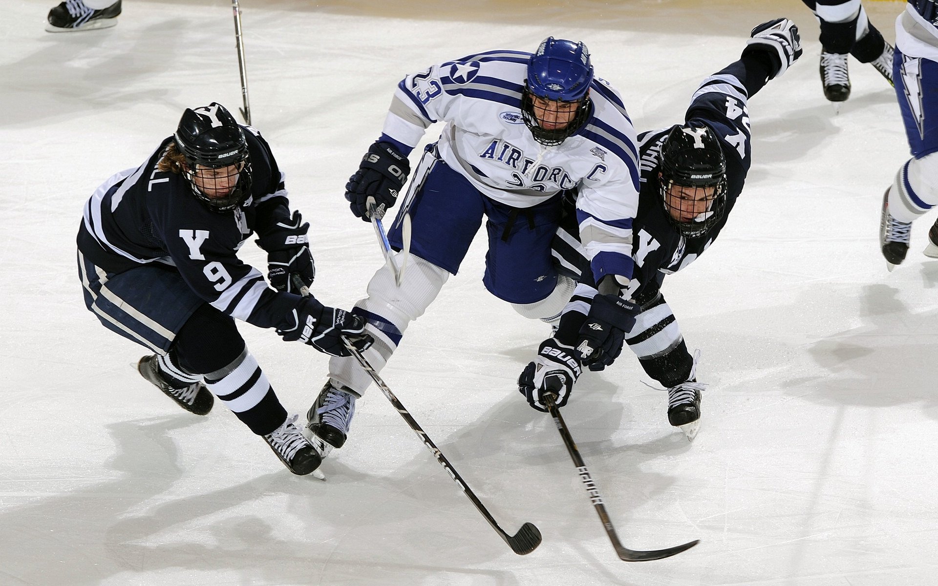 开云体育平台APP-欧冠半决赛焦点战，拜仁横扫国际米兰，德意志战车碾碎蓝黑防线