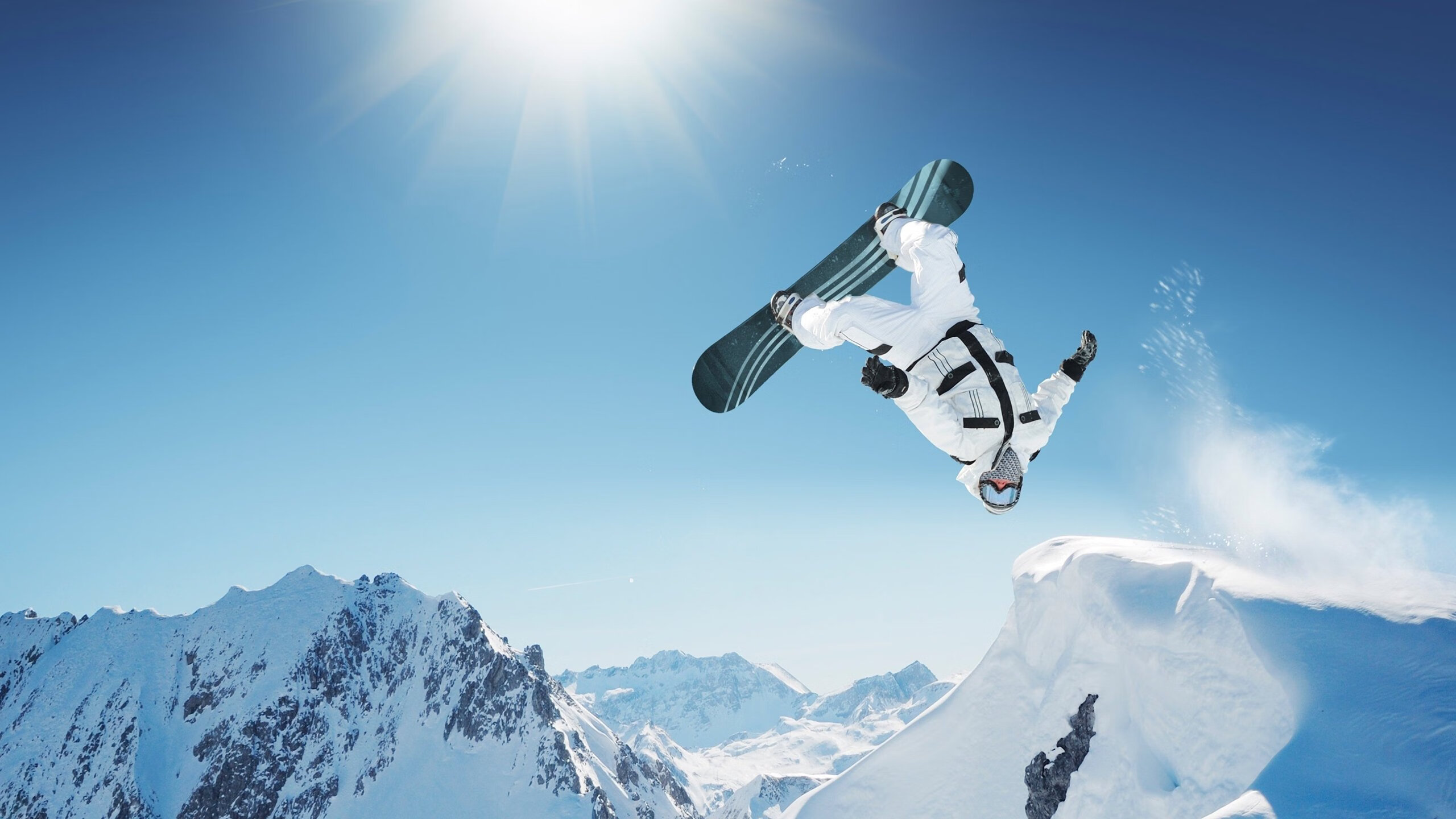 开云官网-比利亚雷亚尔0-2马德里竞技，拉亚稳定输出不掉线，床单军团战术完胜